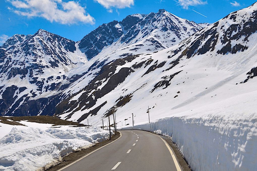 Top 5 Himalayan Escapes in India for Nature Lovers 🏔️ “Into the Himalayas: 5 Breathtaking Escapes in India”