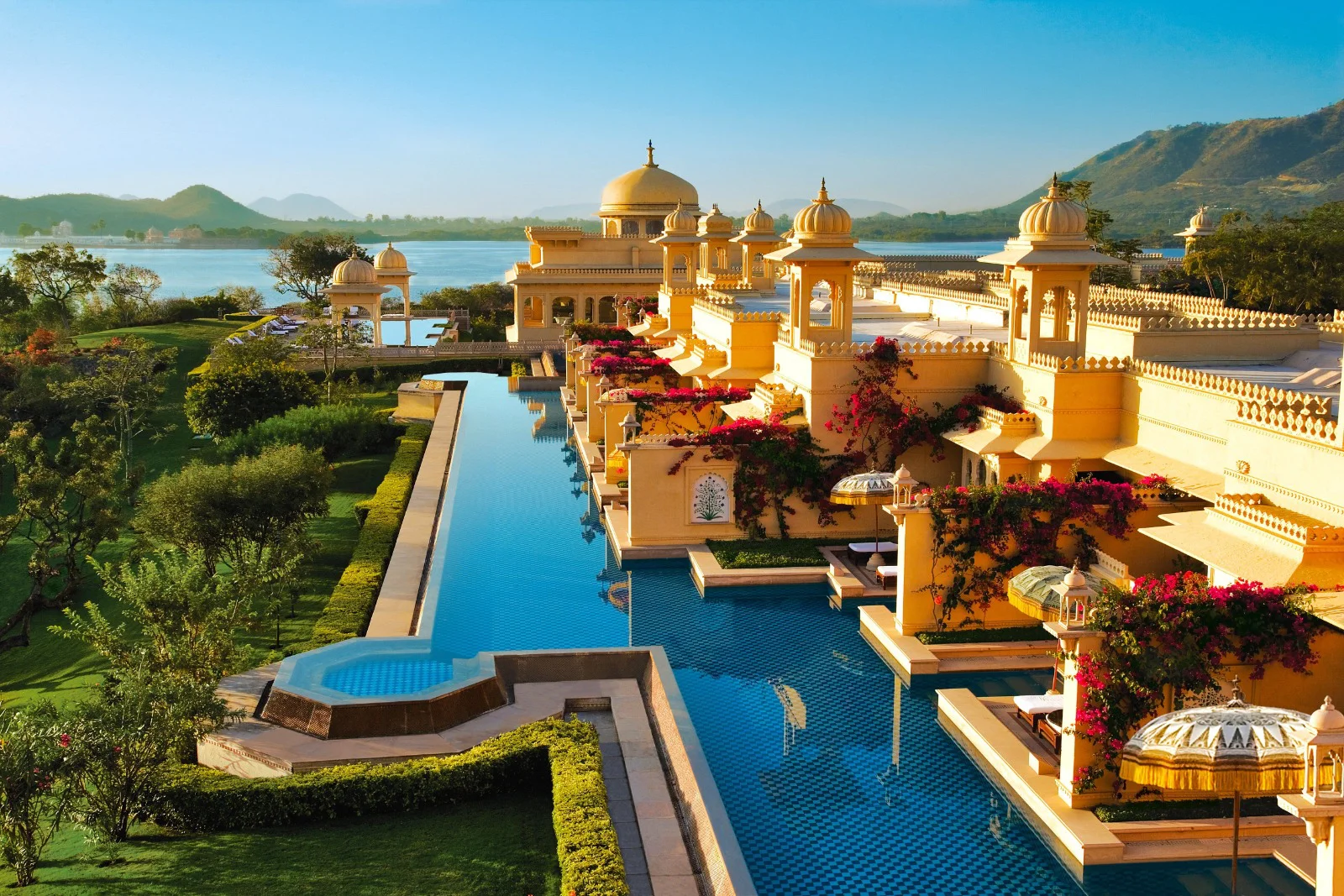 Luxury Travel in India: Palaces, Heritage Hotels & Royal Experiences 👑 “Royal India: A Guide to Luxury Travel and Regal Retreats”